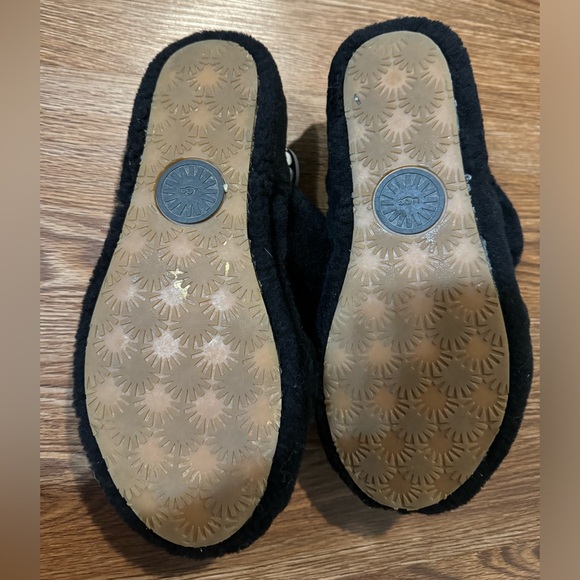 Black UGG Oh Yeah Slides - Picture 3 of 3